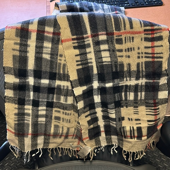 Burberry Classic Scarf - Picture 2 of 5